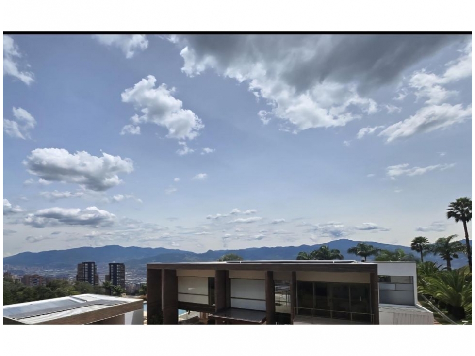 Casa de 4 alcobas en venta en Las Palmas, Medellín, 684 m² · foto 2 de 13