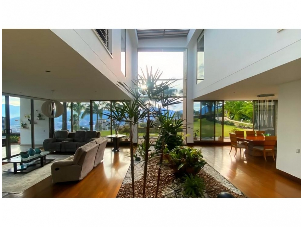 Casa de 4 alcobas en venta en Las Palmas, Medellín, 684 m² · foto 3 de 13
