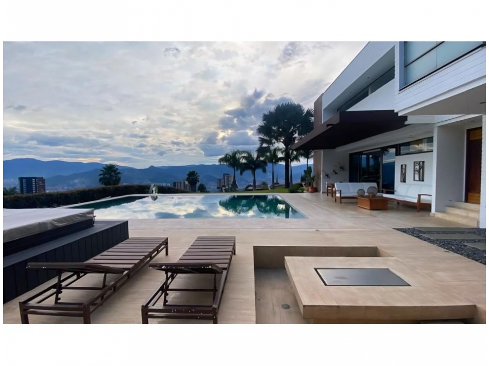 Casa de 4 alcobas en venta en Las Palmas, Medellín, 684 m² · foto 4 de 13