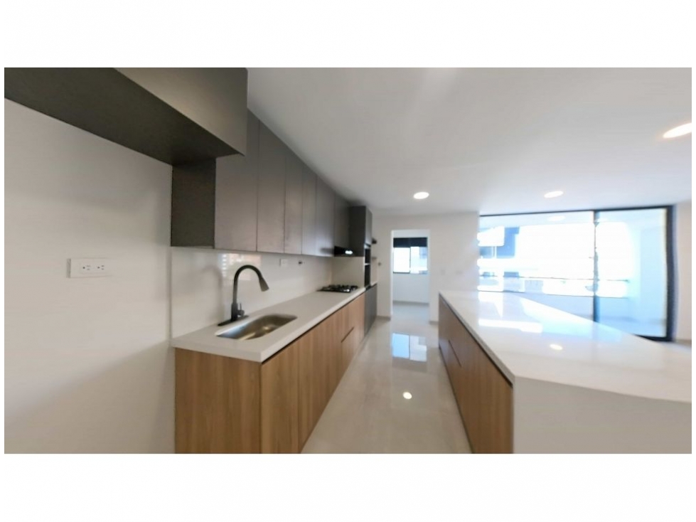 Apartamento de 3 alcobas en venta en La Castellana, Medellín, 115 m² · foto 2 de 24