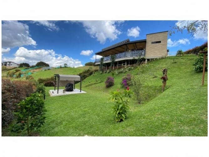 Casa de 3 alcobas en venta en El Chuscal, El Retiro, 214 m² · foto 2 de 24