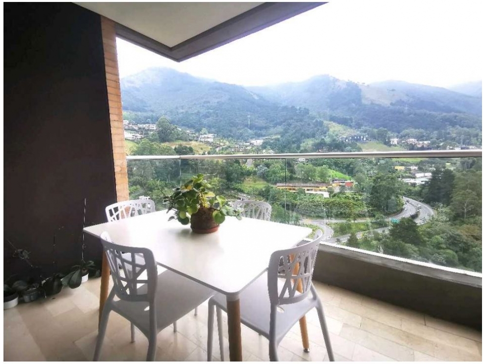 Apartamento de 4 alcobas en venta en Altos Del Poblado, Medellín, 259 m² · foto 4 de 20
