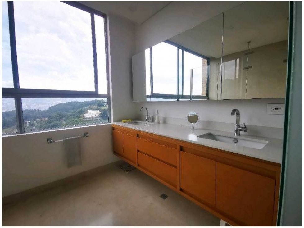 Apartamento de 4 alcobas en venta en Altos Del Poblado, Medellín, 259 m² · foto 9 de 20