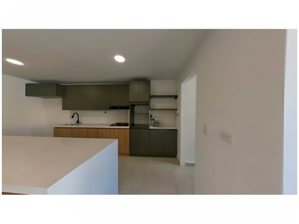Apartamento de 3 alcobas en venta en La Castellana, Medellín, 115 m² · foto 11 de 24