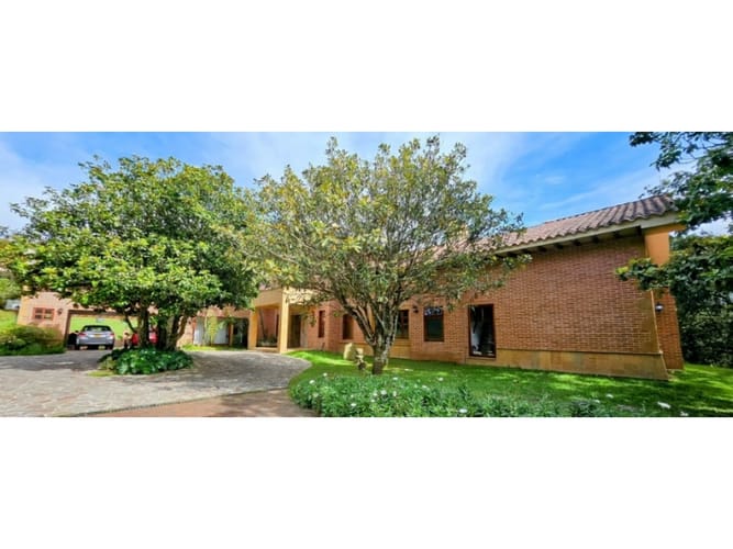 Casa de 4 alcobas en venta en El Poblado, Envigado, 900 m² · foto 3 de 23