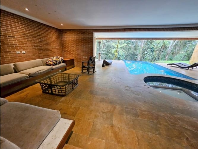 Casa de 4 alcobas en venta en El Poblado, Envigado, 900 m² · foto 8 de 23