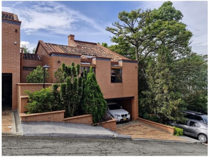 Casa de 3 alcobas en venta en El Poblado, Medellín, 240 m² · foto 2 de 24