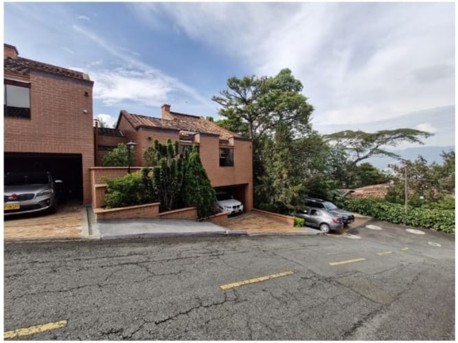 Casa de 3 alcobas en venta en El Poblado, Medellín, 240 m² · foto 3 de 24
