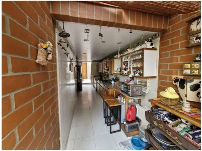 Casa de 3 alcobas en venta en El Poblado, Medellín, 240 m² · foto 9 de 24