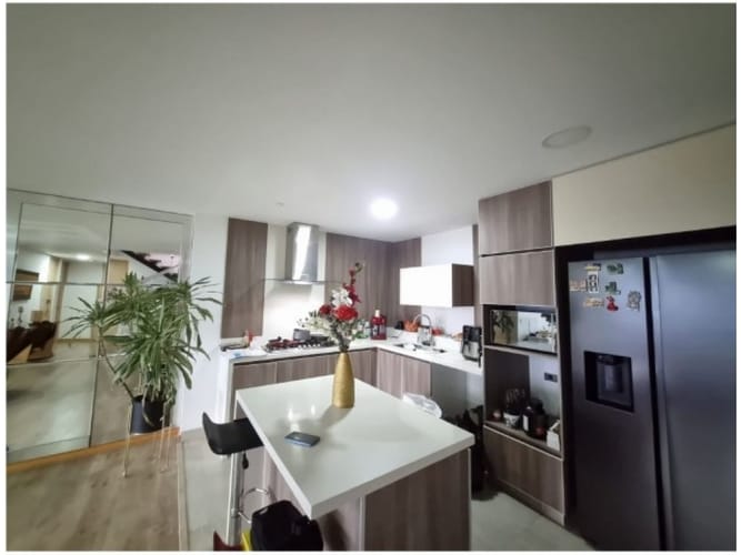 Apartamento de 4 alcobas en venta en Loma De Las Brujas, Medellín, 127 m² · foto 2 de 17