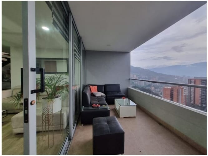 Apartamento de 4 alcobas en venta en Loma De Las Brujas, Medellín, 127 m² · foto 5 de 17