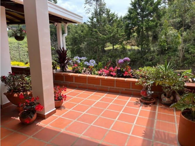 Casa de 2 alcobas en venta en Bellavista, Guarne, 300 m² · foto 4 de 21