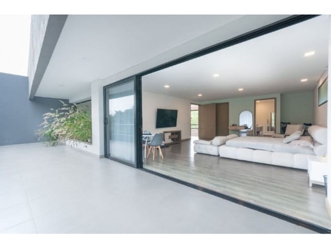 Casa de 6 alcobas en venta en Loma Del Esmeraldal, Envigado · foto 2 de 16