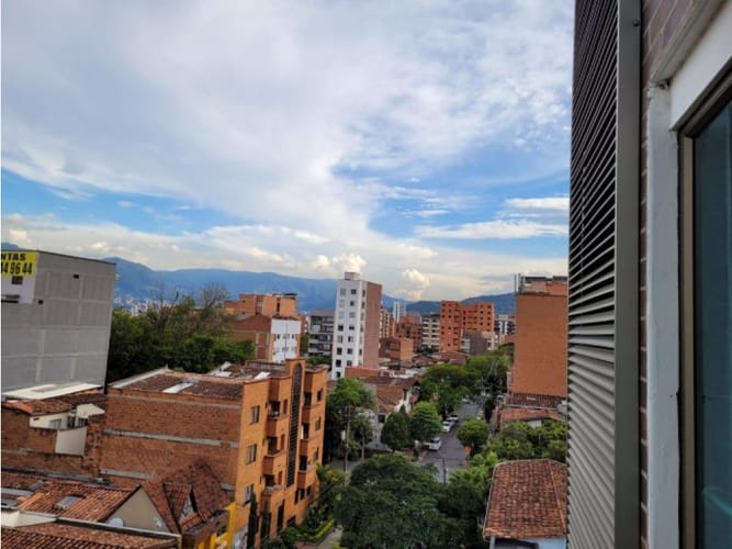 Apartamento de 3 alcobas en venta en Laureles, Medellín, 120 m² · foto 2 de 24