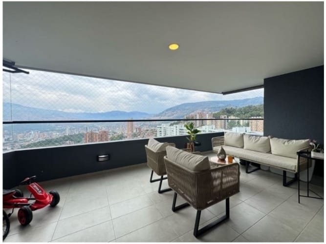 Apartamento de 3 alcobas en venta en El Poblado, Medellín, 111 m² · foto 6 de 11
