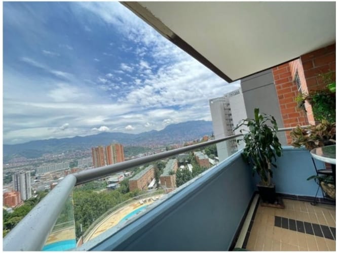 Apartamento de 3 alcobas en venta en El Poblado, Medellín, 86 m² · foto 3 de 10