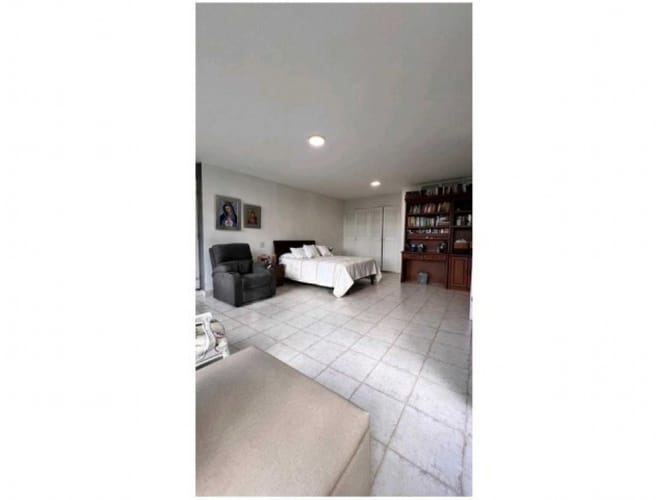 Casa de 6 alcobas en venta en El Poblado, Medellín, 450 m² · foto 4 de 24