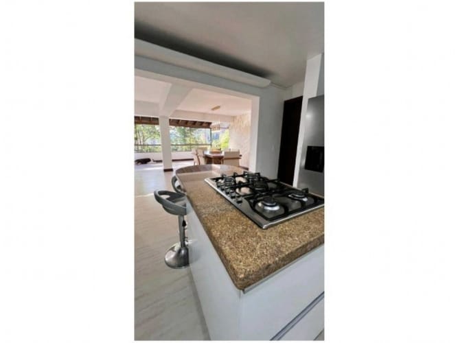 Casa de 6 alcobas en venta en El Poblado, Medellín, 450 m² · foto 20 de 24