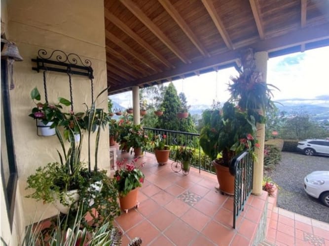 Casa de 5 alcobas en venta en Guamito, La Ceja, 477 m² · foto 6 de 18