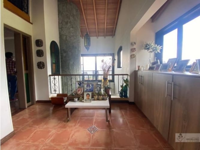 Casa de 5 alcobas en venta en Guamito, La Ceja, 477 m² · foto 9 de 18