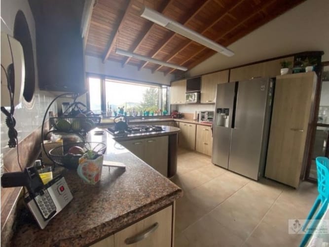 Casa de 5 alcobas en venta en Guamito, La Ceja, 477 m² · foto 11 de 18