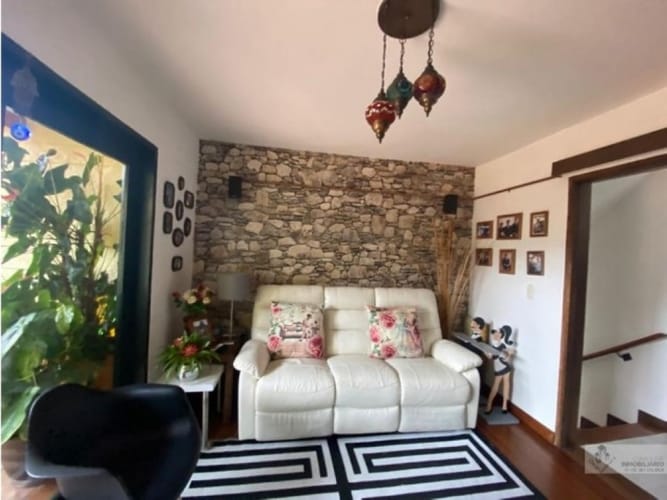 Casa de 5 alcobas en venta en Guamito, La Ceja, 477 m² · foto 15 de 18