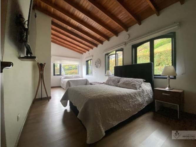 Casa de 5 alcobas en venta en Guamito, La Ceja, 477 m² · foto 16 de 18