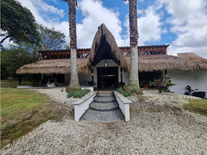 Casa de 5 alcobas en venta en Sajonia, Rionegro, 450 m² · foto 4 de 17