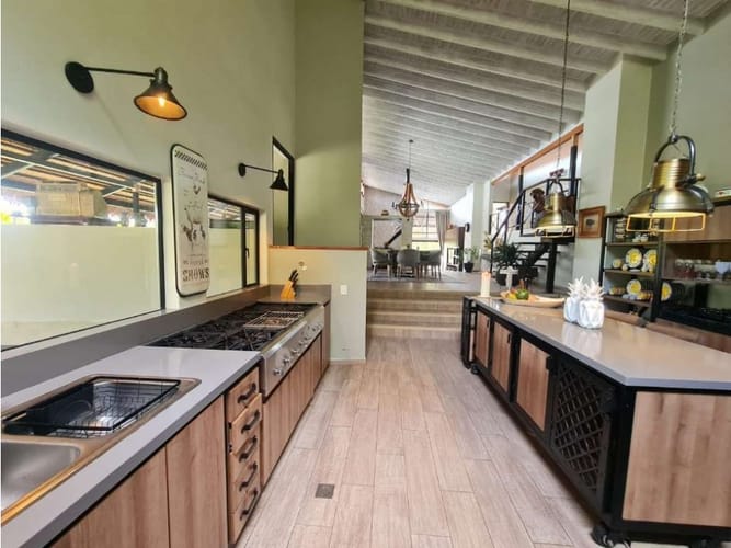 Casa de 5 alcobas en venta en Sajonia, Rionegro, 450 m² · foto 10 de 17