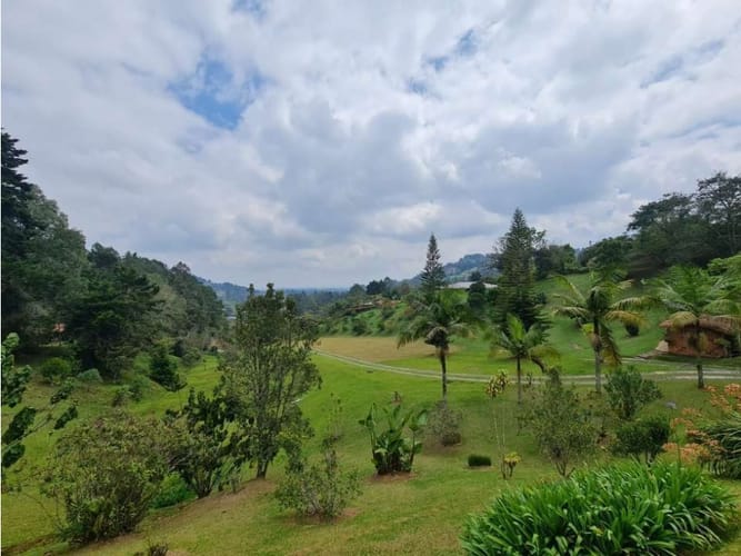 Casa de 4 alcobas en venta en Sajonia, Rionegro, 384 m² · foto 2 de 15