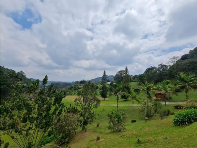 Casa de 4 alcobas en venta en Sajonia, Rionegro, 384 m² · foto 3 de 15