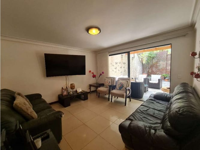 Casa de 4 alcobas en venta en El Poblado, Medellín, 245 m² · foto 2 de 11