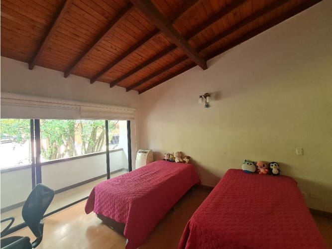 Casa de 4 alcobas en venta en El Poblado, Medellín, 245 m² · foto 3 de 11