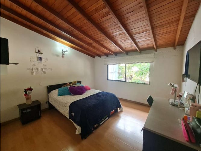 Casa de 4 alcobas en venta en El Poblado, Medellín, 245 m² · foto 8 de 11