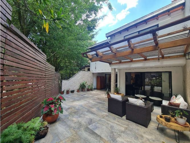 Casa de 4 alcobas en venta en El Poblado, Medellín, 245 m² · foto 10 de 11