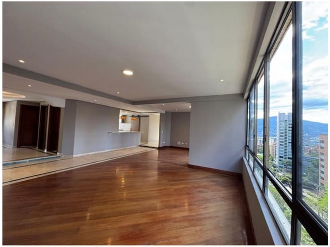 Apartamento en venta en El Poblado, Medellín · foto 2 de 15