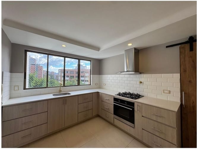 Apartamento en venta en El Poblado, Medellín · foto 4 de 15