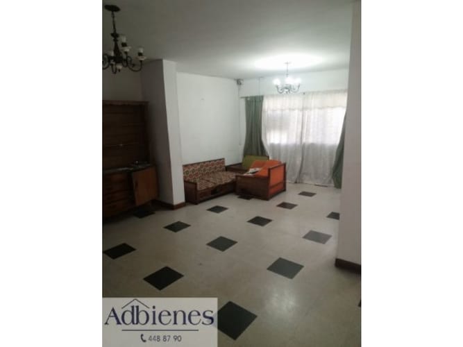 Casa de 10 alcobas en venta en Laureles, Medellín, 227 m² · foto 2 de 7