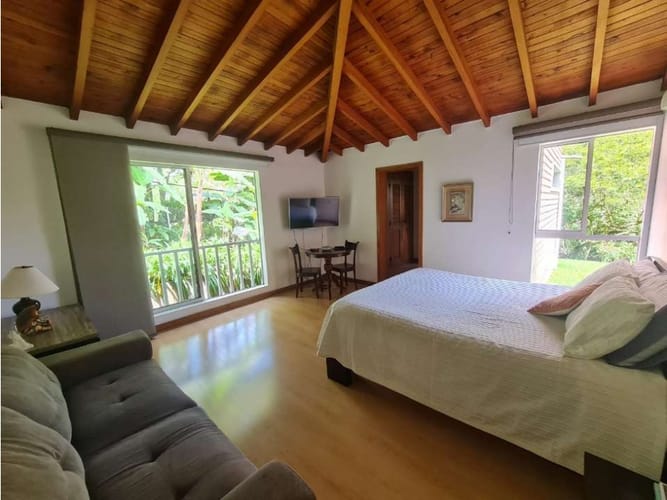 Casa de 4 alcobas en venta en El Poblado, Medellín, 300 m² · foto 3 de 12