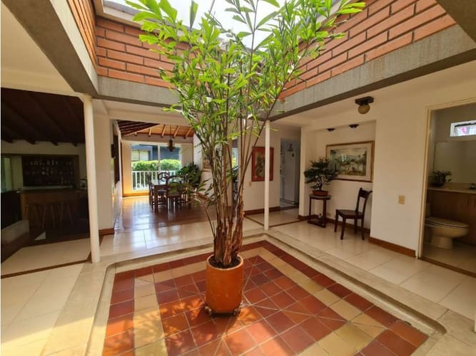 Casa de 4 alcobas en venta en El Poblado, Medellín, 300 m² · foto 5 de 12