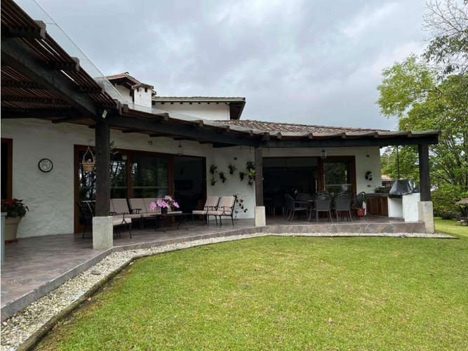 Casa de 4 alcobas en venta en El Poblado, Medellín, 350 m² · foto 12 de 18