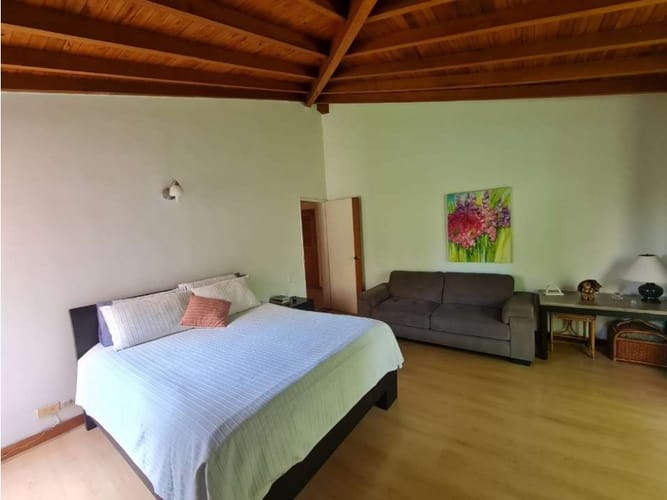 Casa de 4 alcobas en venta en El Poblado, Medellín, 300 m² · foto 8 de 12