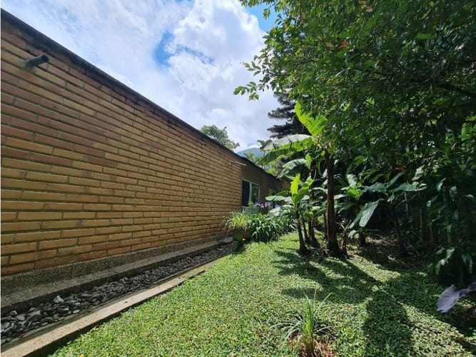 Casa de 4 alcobas en venta en El Poblado, Medellín, 300 m² · foto 9 de 12