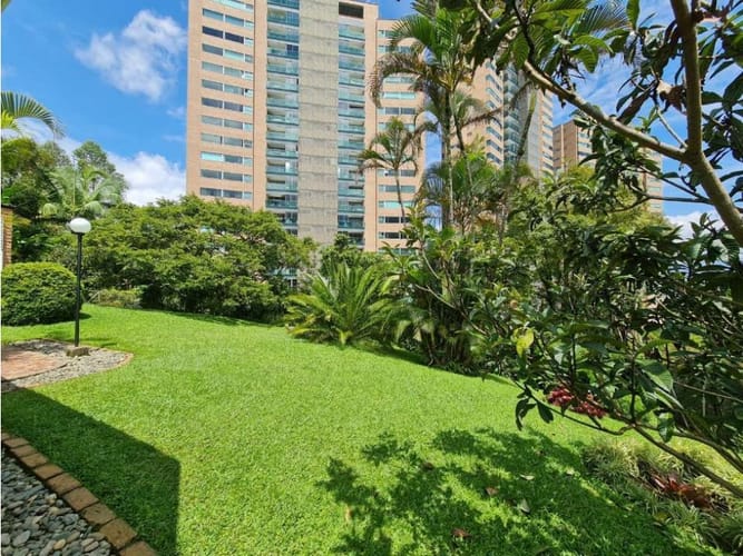 Casa de 4 alcobas en venta en El Poblado, Medellín, 300 m² · foto 10 de 12