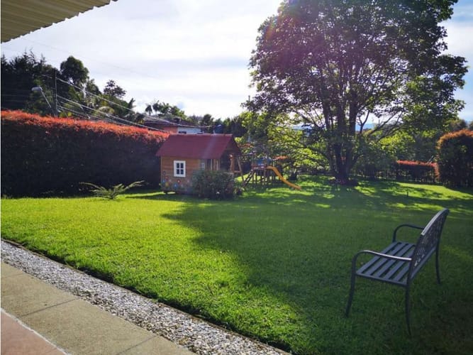 Casa de 4 alcobas en venta en El Poblado, Medellín, 350 m² · foto 16 de 18