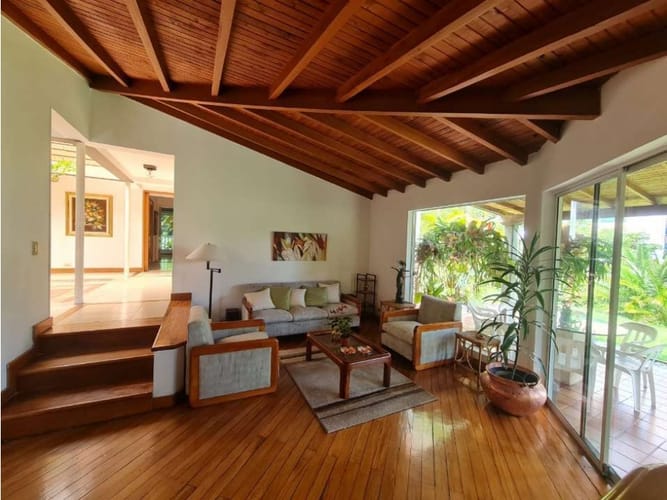 Casa de 4 alcobas en venta en El Poblado, Medellín, 300 m² · foto 11 de 12