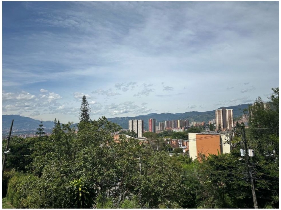 Casa de 10 alcobas en venta en Palenque, Medellín, 565 m² · foto 2 de 14
