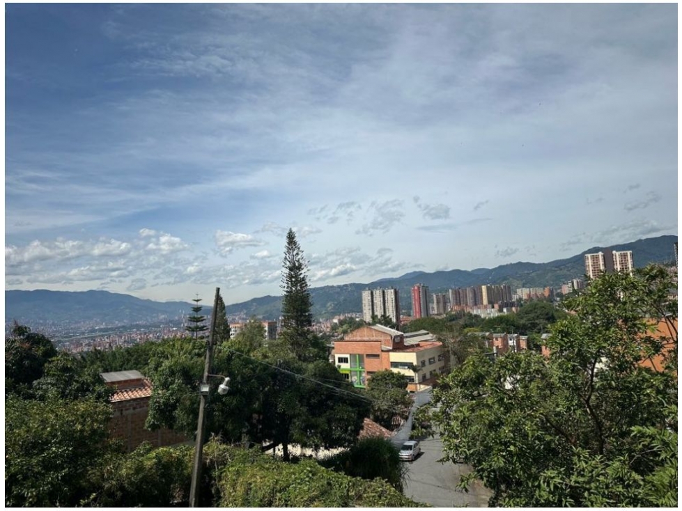 Casa de 10 alcobas en venta en Palenque, Medellín, 565 m² · foto 3 de 14