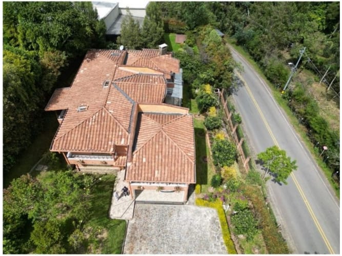 Casa de 3 alcobas en venta en Escobero, Medellín, 436 m² · foto 3 de 20