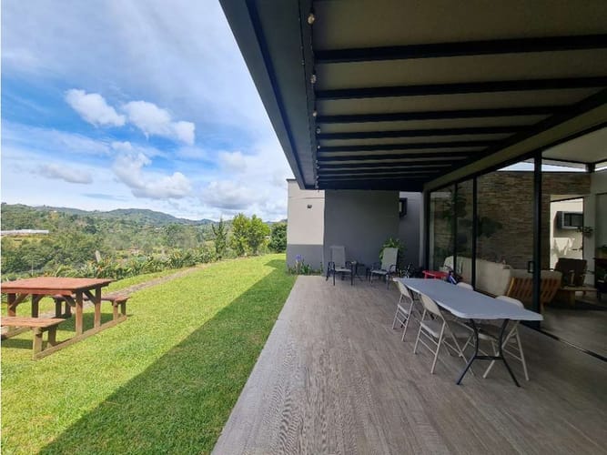 Casa de 3 alcobas en venta en El Retiro, 280 m² · foto 16 de 18